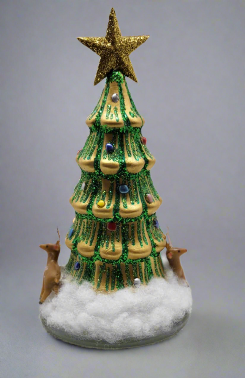 Reindeer around the Christmas tree